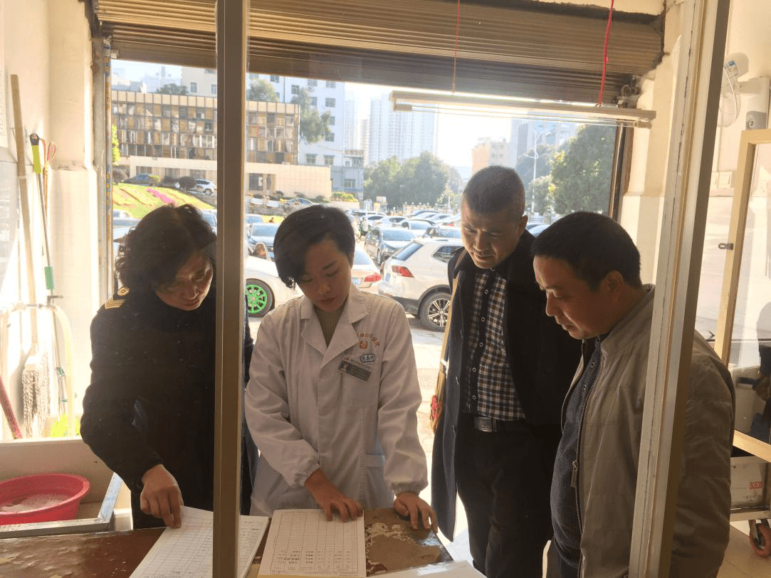 市、区卫生监督局检查组检查指导市妇幼保健院生态环境保护工作