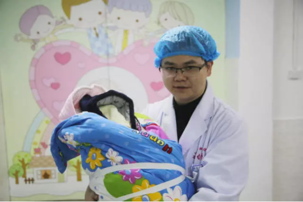 我院为“巴掌宝宝”庆祝一周岁生日