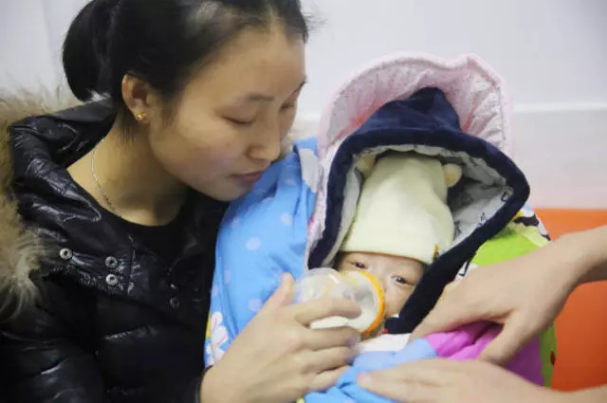 我院为“巴掌宝宝”庆祝一周岁生日