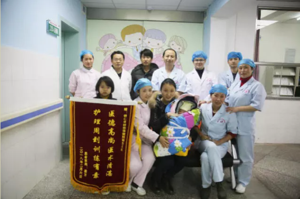 我院为“巴掌宝宝”庆祝一周岁生日