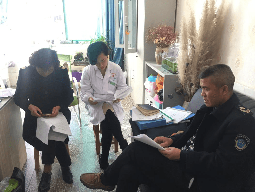 市、区卫生监督局检查组检查指导市妇幼保健院生态环境保护工作