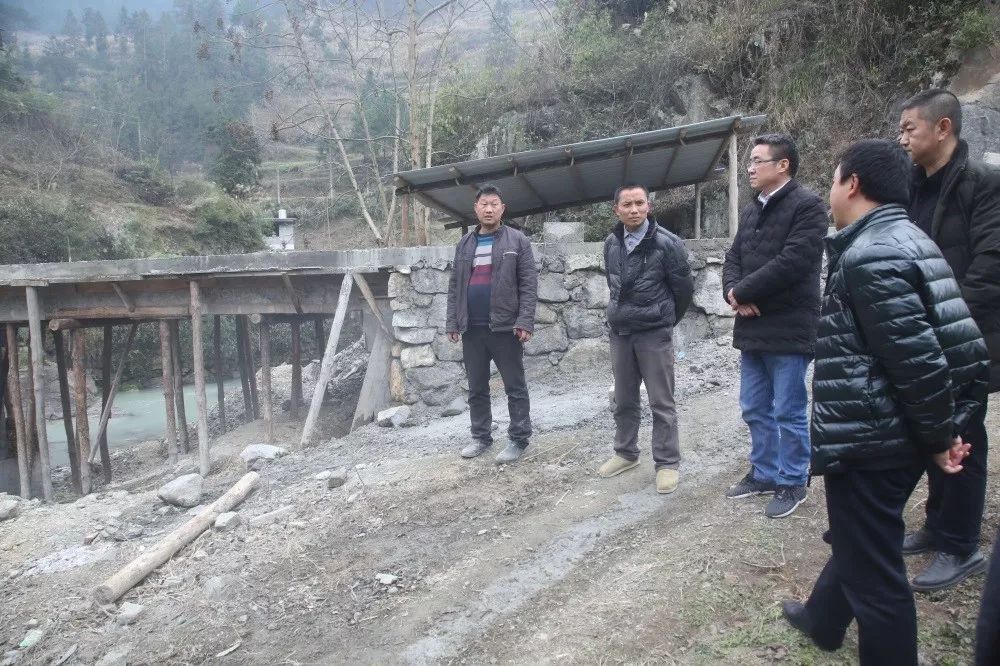 我院深入大土村看望慰问贫困党员和困难群众