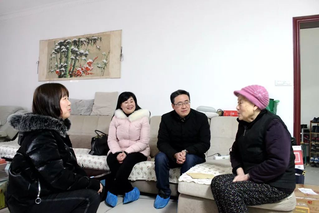 铜仁市妇幼保健院工会走访慰问退休老领导、患病职工