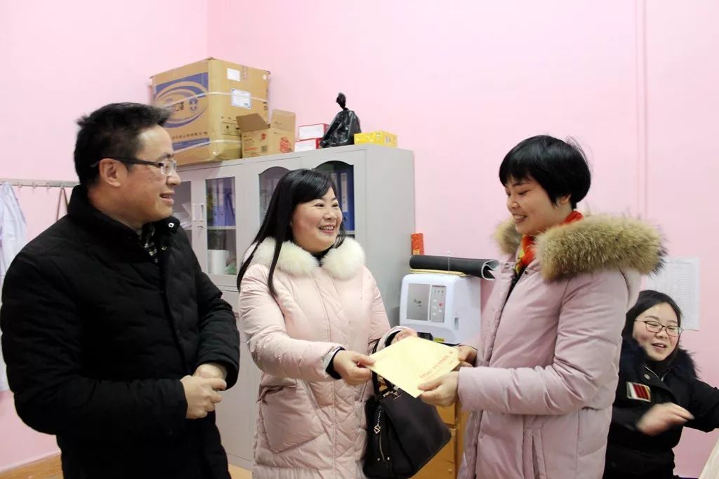 铜仁市妇幼保健院工会走访慰问退休老领导、患病职工