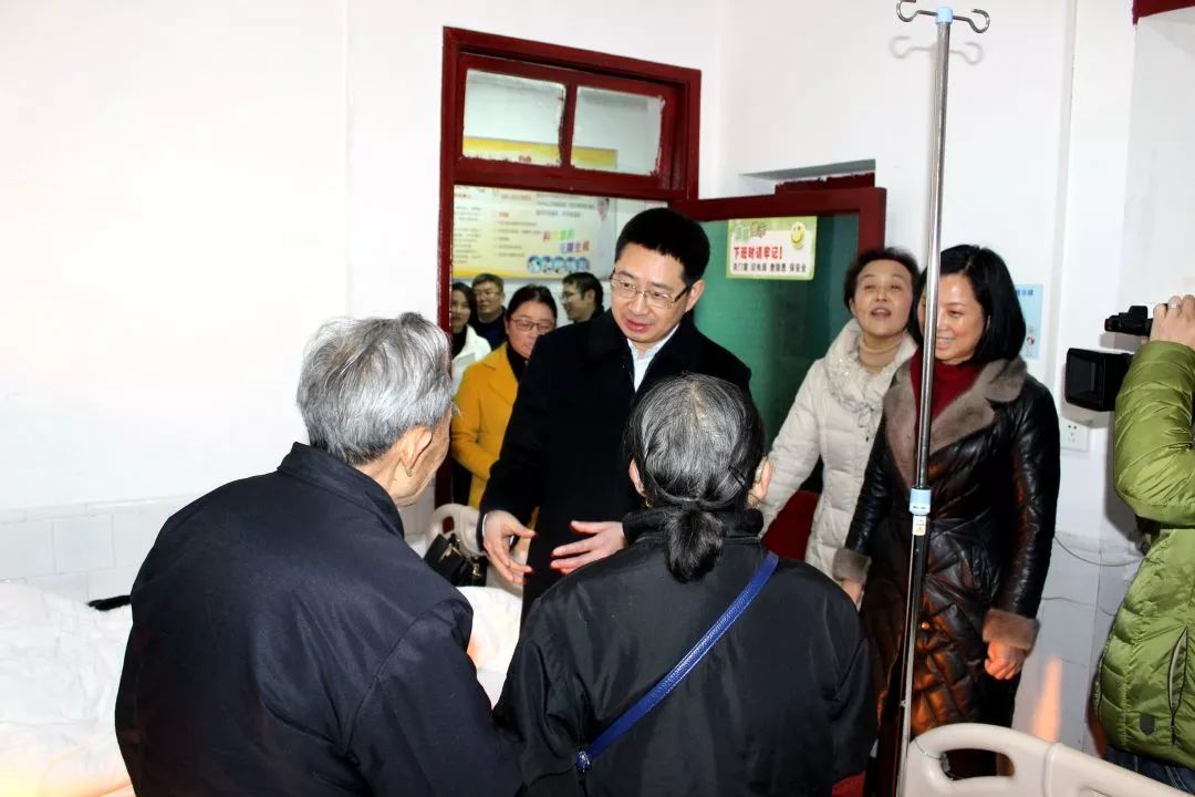 铜仁市委常委、市委组织部部长赵继红深入我院看望慰问离退休老干部