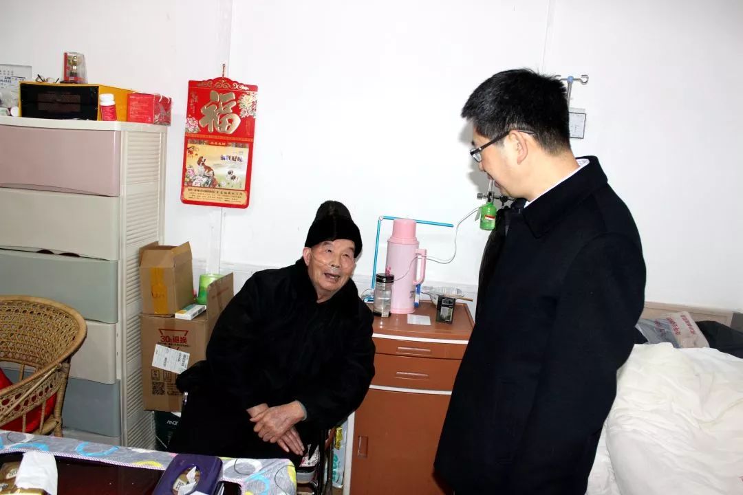 铜仁市委常委、市委组织部部长赵继红深入我院看望慰问离退休老干部