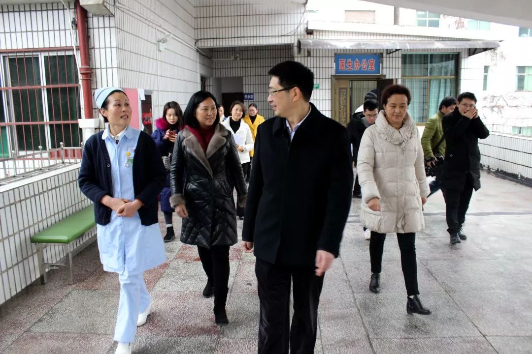 铜仁市委常委、市委组织部部长赵继红深入我院看望慰问离退休老干部