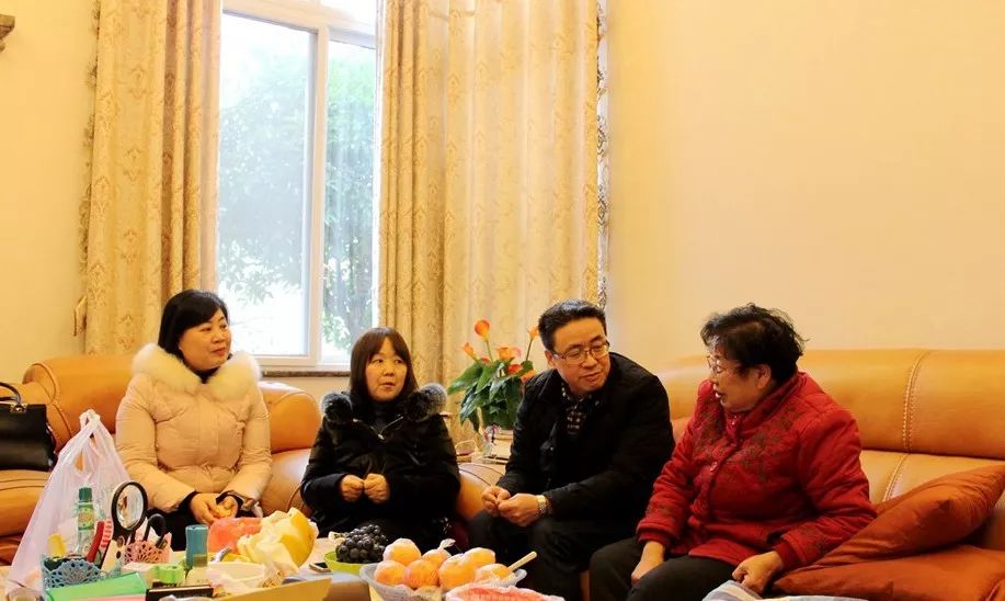 铜仁市妇幼保健院工会走访慰问退休老领导、患病职工