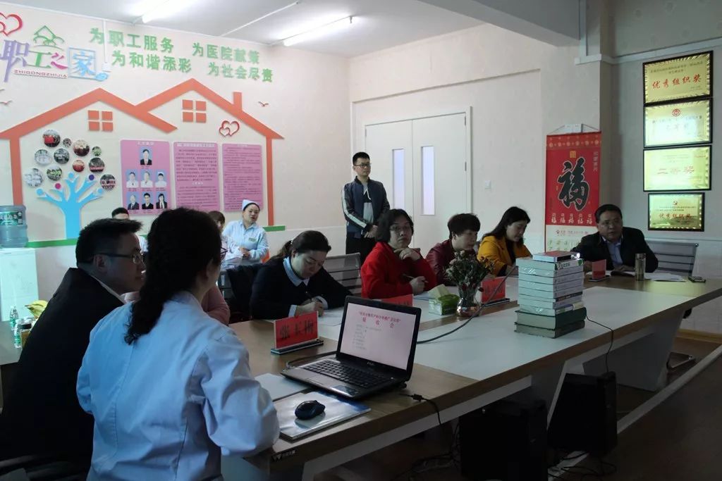 铜仁市科技局组织有关专家深入我院就市级科技计划项目“导乐分娩在产科中的推广及应用”进行会议验收