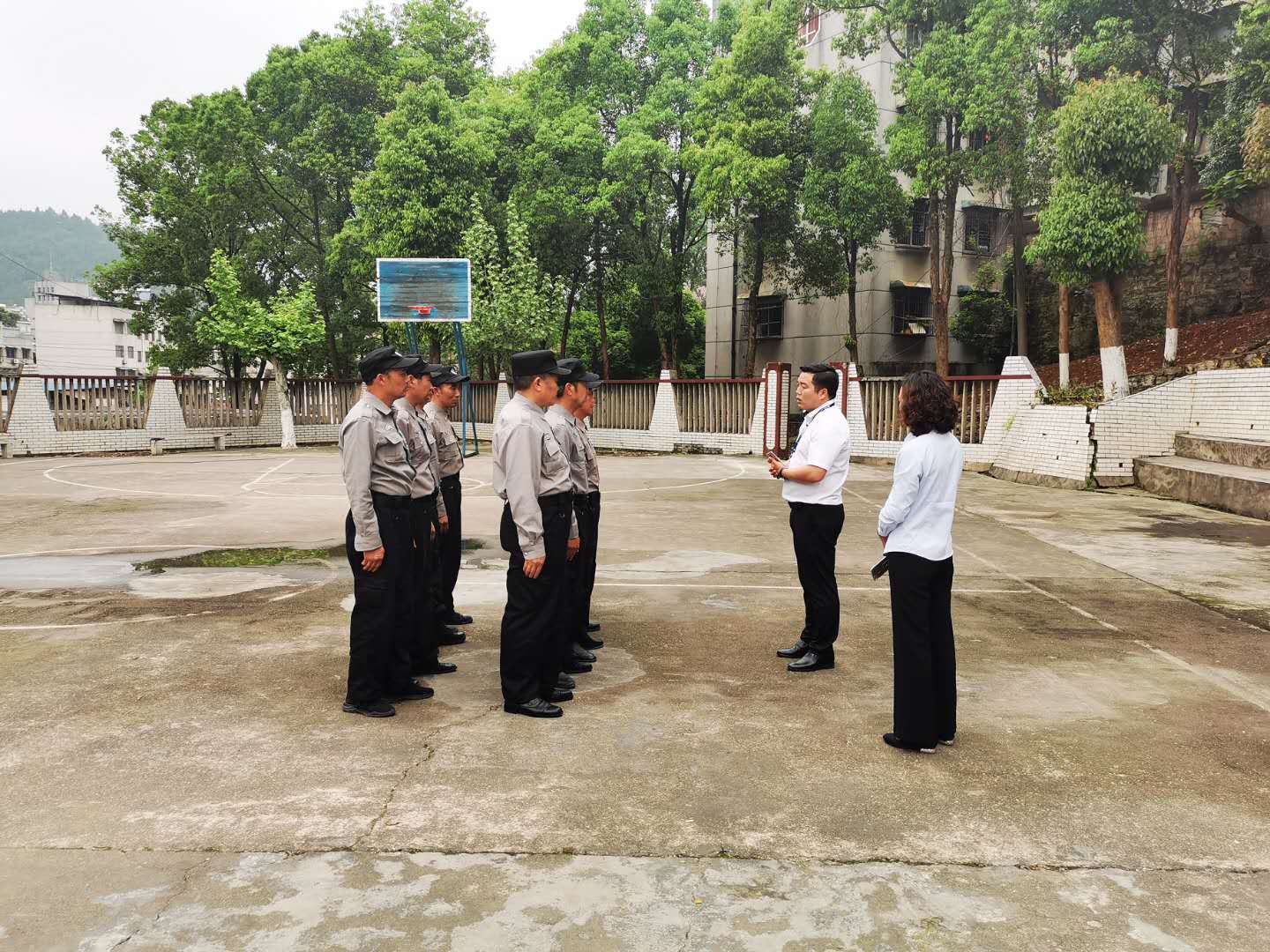 铜仁市妇幼保健院组织开展了反恐防暴技能培训