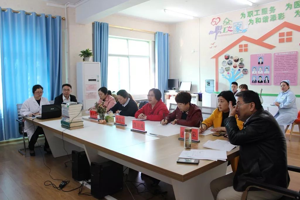 铜仁市科技局组织有关专家深入我院就市级科技计划项目“导乐分娩在产科中的推广及应用”进行会议验收