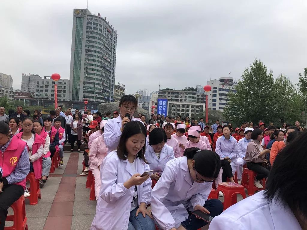 我院积极参与爱国卫生月宣传活动