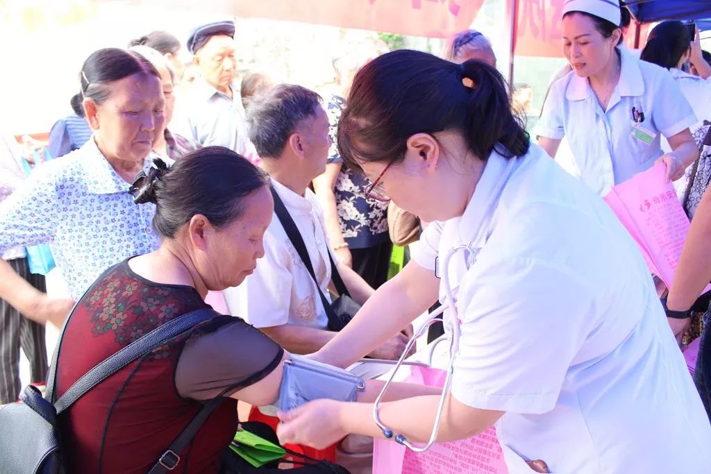 铜仁市妇幼保健院积极参与铜仁市无偿献血主题宣传活动