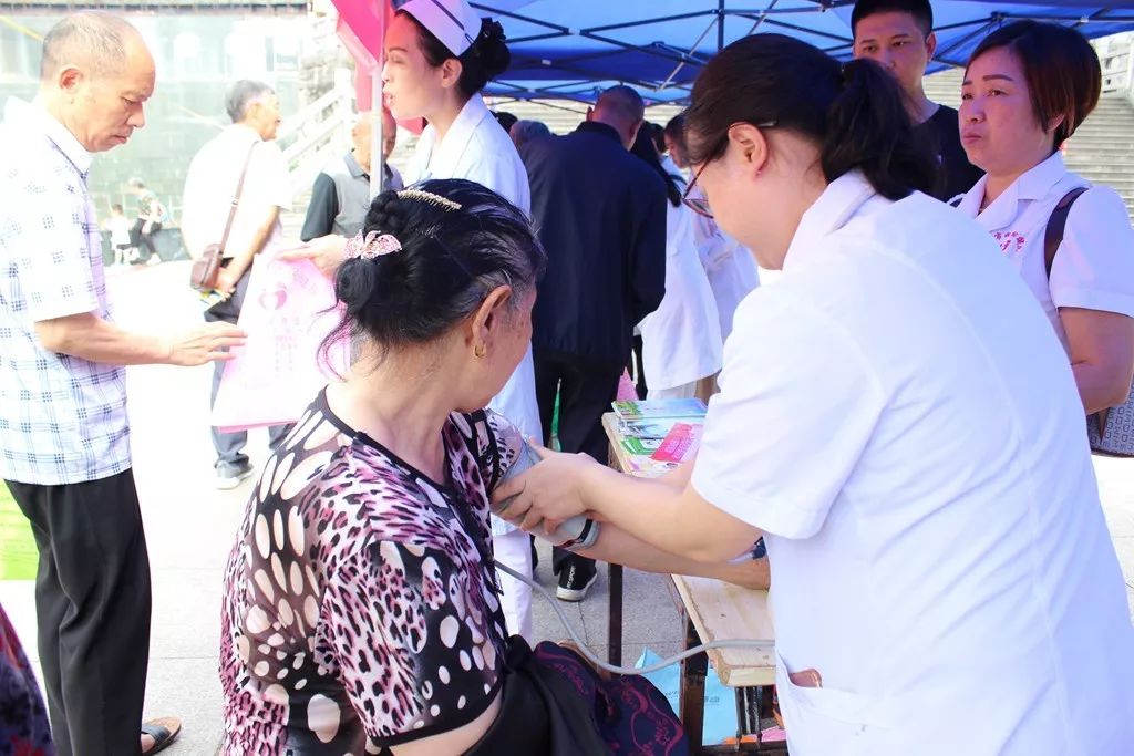 铜仁市妇幼保健院积极参与铜仁市无偿献血主题宣传活动