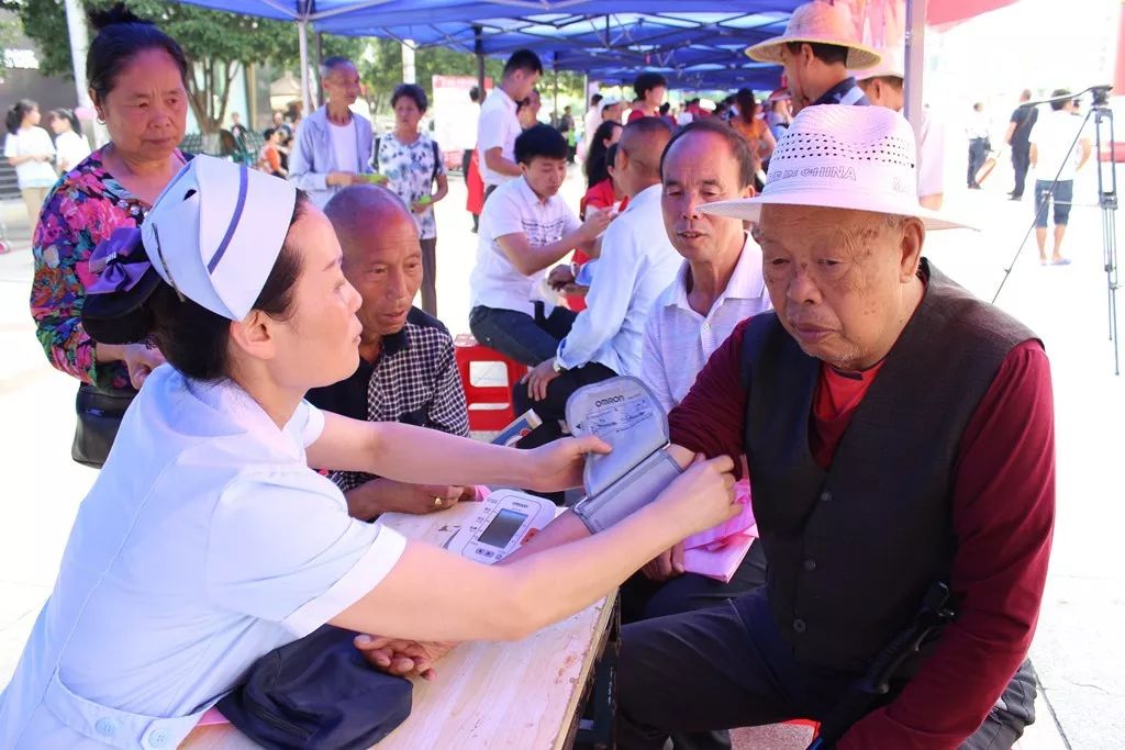 铜仁市妇幼保健院积极参与铜仁市无偿献血主题宣传活动