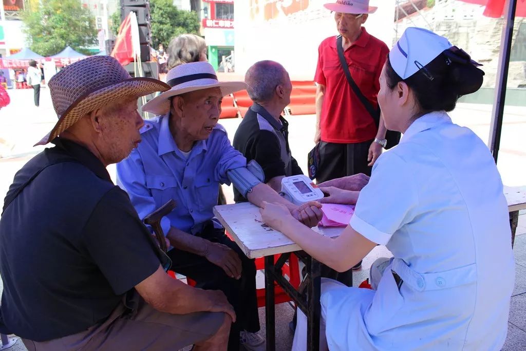 铜仁市妇幼保健院积极参与铜仁市无偿献血主题宣传活动