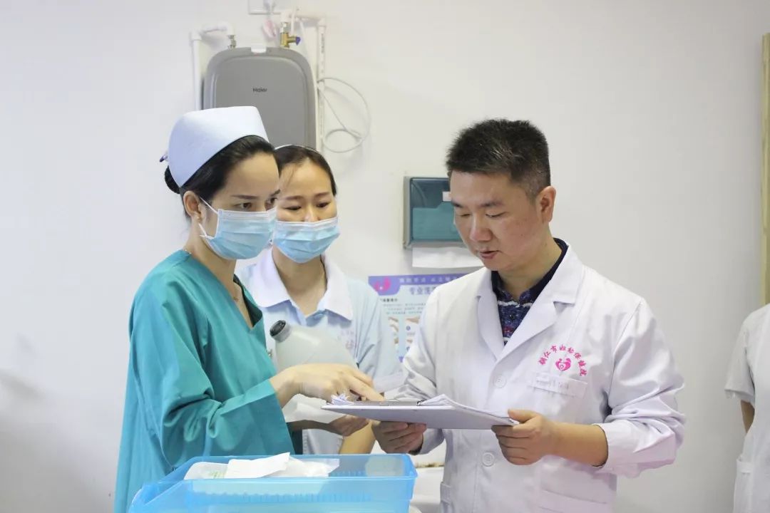 铜仁市医疗机构感染防控工作专项检查组深入我院督导检查