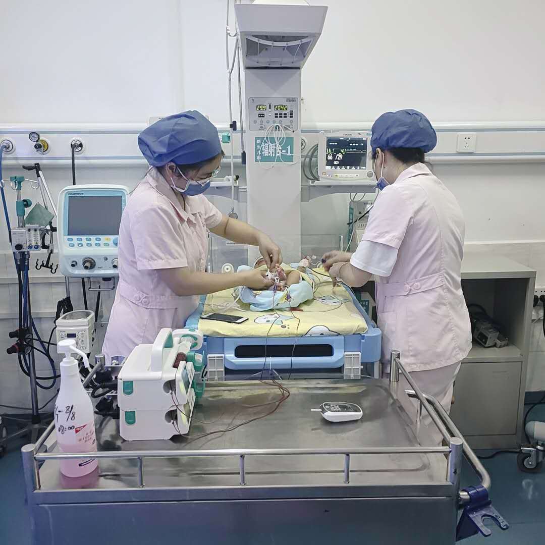 我院开展动静脉同步换血术，抢救一例极重度高胆红血素症新生儿