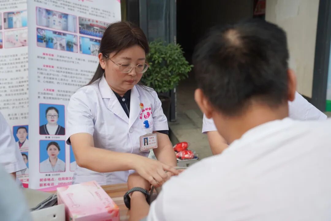 铜仁市妇幼保健院开展“党建+妇幼健康进万家”暨预防出生缺陷日义诊宣传活动