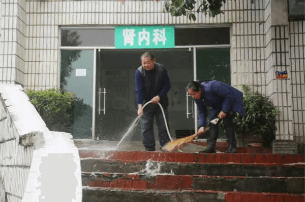 开展低温防冻措施，护院内平安