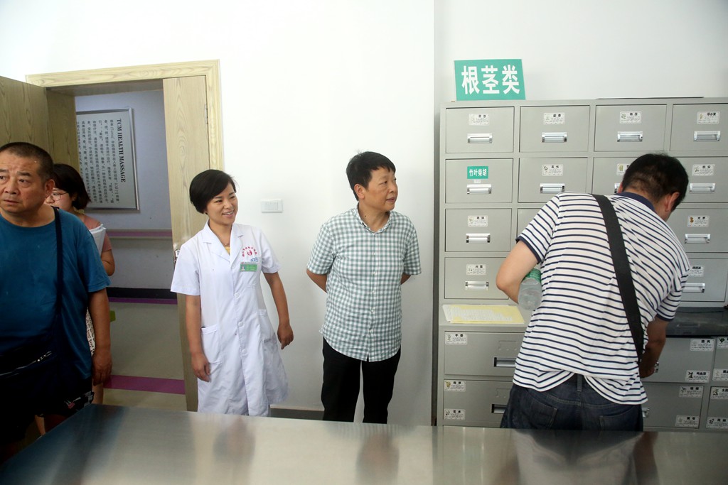 市卫计委专家组深入我院指导病媒生物防制工作