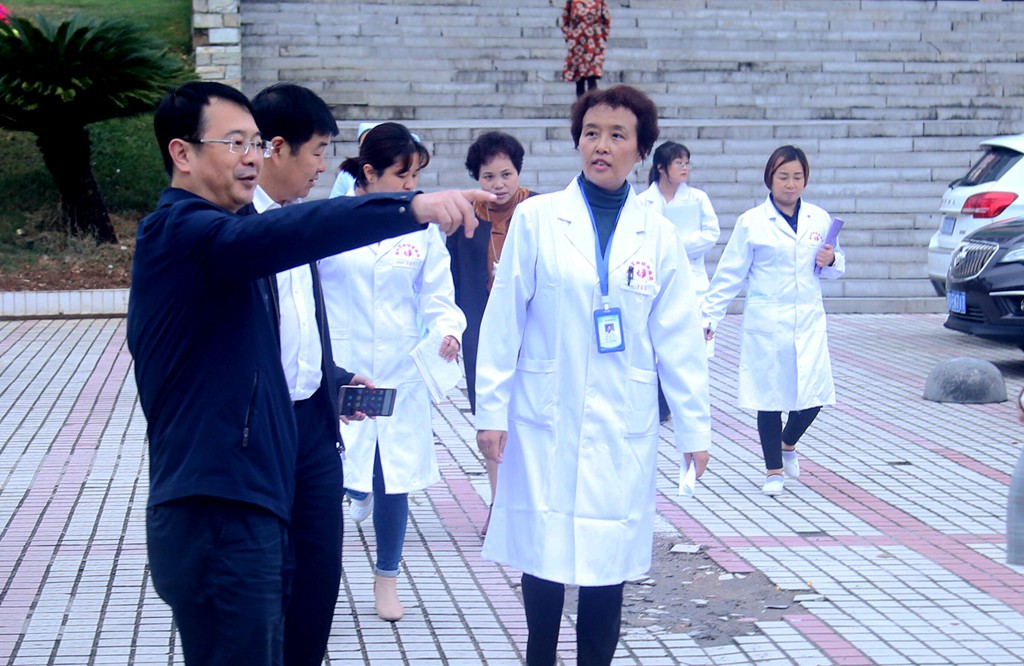 市委常委、市委宣传部部长夏虹对我院开展创卫病媒生物防制专项工作进行督导