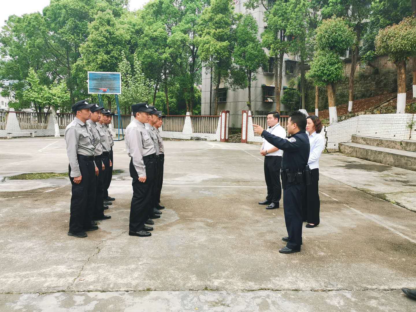 铜仁市妇幼保健院组织开展了反恐防暴技能培训