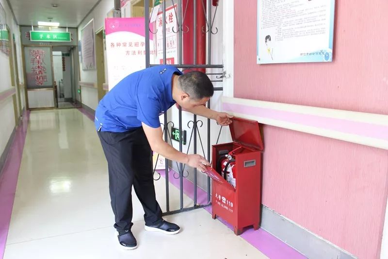 铜仁市妇幼保健院包顺堂副院长率队开展节前安全生产大检查