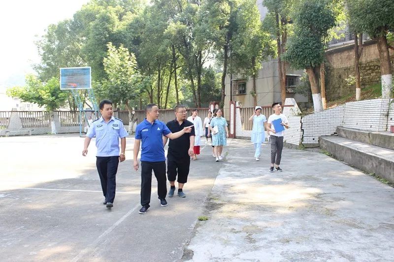 铜仁市妇幼保健院包顺堂副院长率队开展节前安全生产大检查