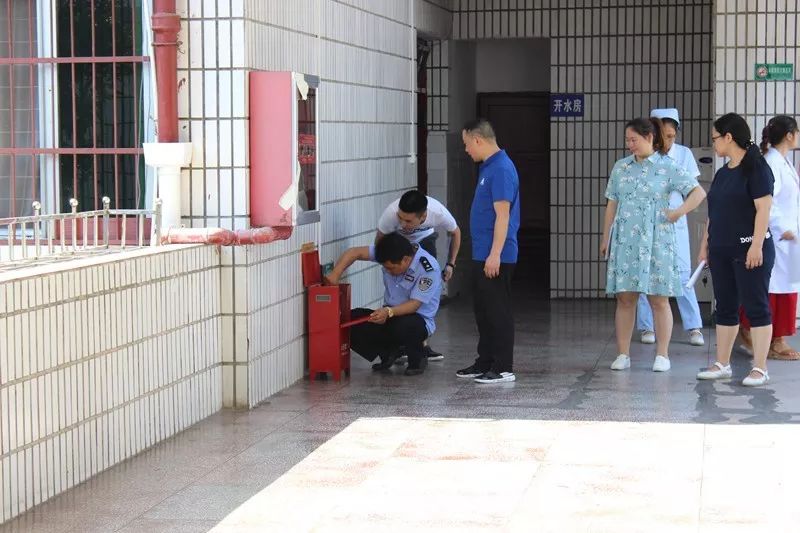 铜仁市妇幼保健院包顺堂副院长率队开展节前安全生产大检查