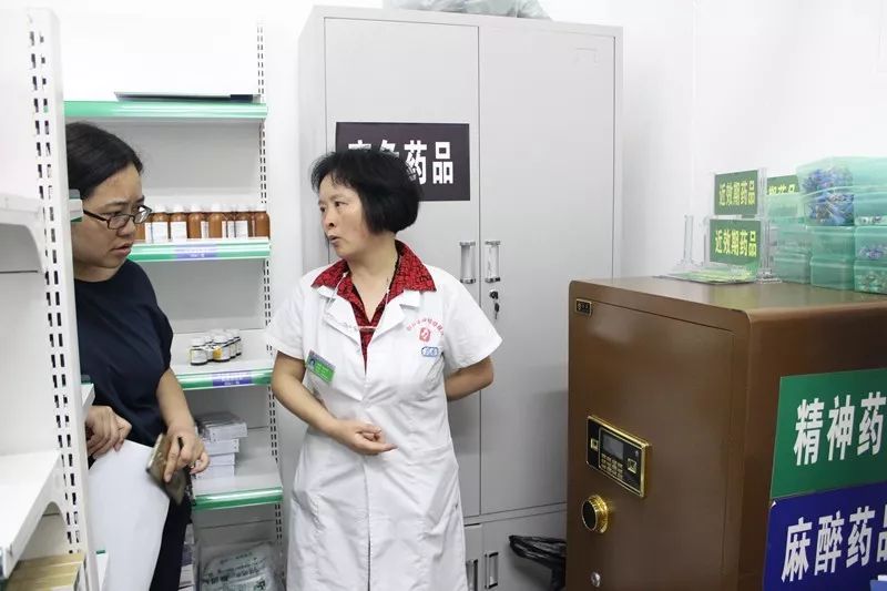 铜仁市妇幼保健院包顺堂副院长率队开展节前安全生产大检查