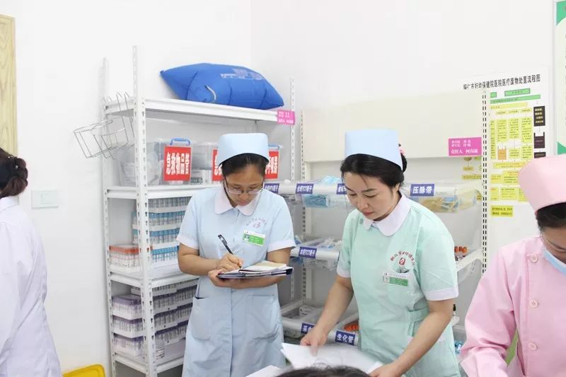 铜仁市妇幼保健院包顺堂副院长率队开展节前安全生产大检查