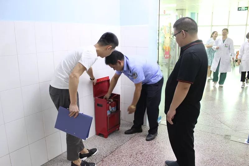 铜仁市妇幼保健院包顺堂副院长率队开展节前安全生产大检查