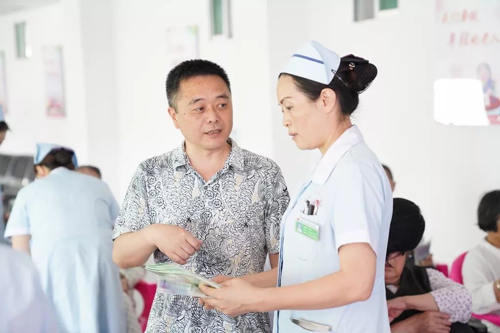 铜仁市妇幼保健院积极开展老年健康宣传周义诊活动