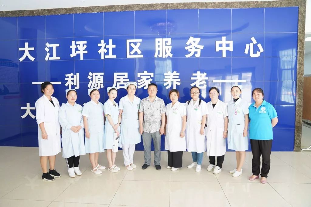 铜仁市妇幼保健院积极开展老年健康宣传周义诊活动
