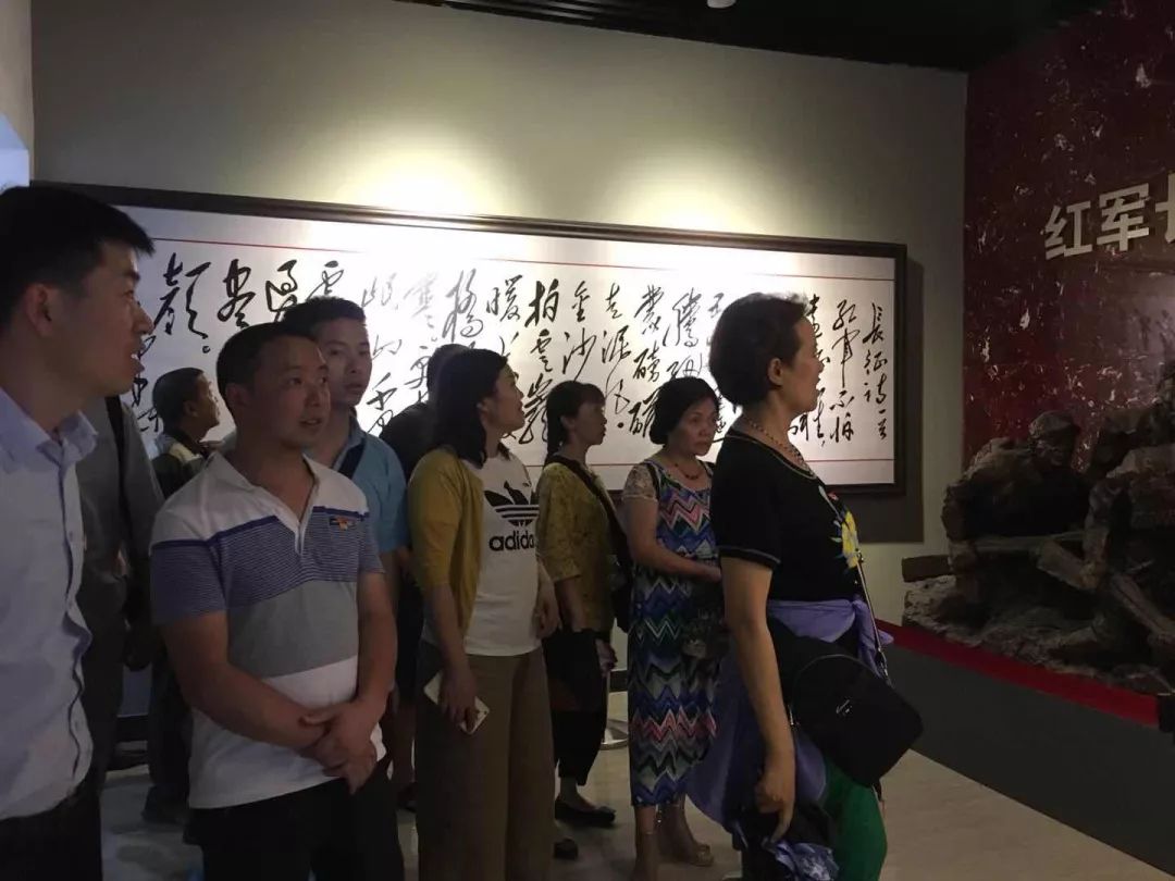 不忘初心 牢记使命丨铜仁市妇幼保健院党支部在困牛山烈士纪念碑前重温入党誓词