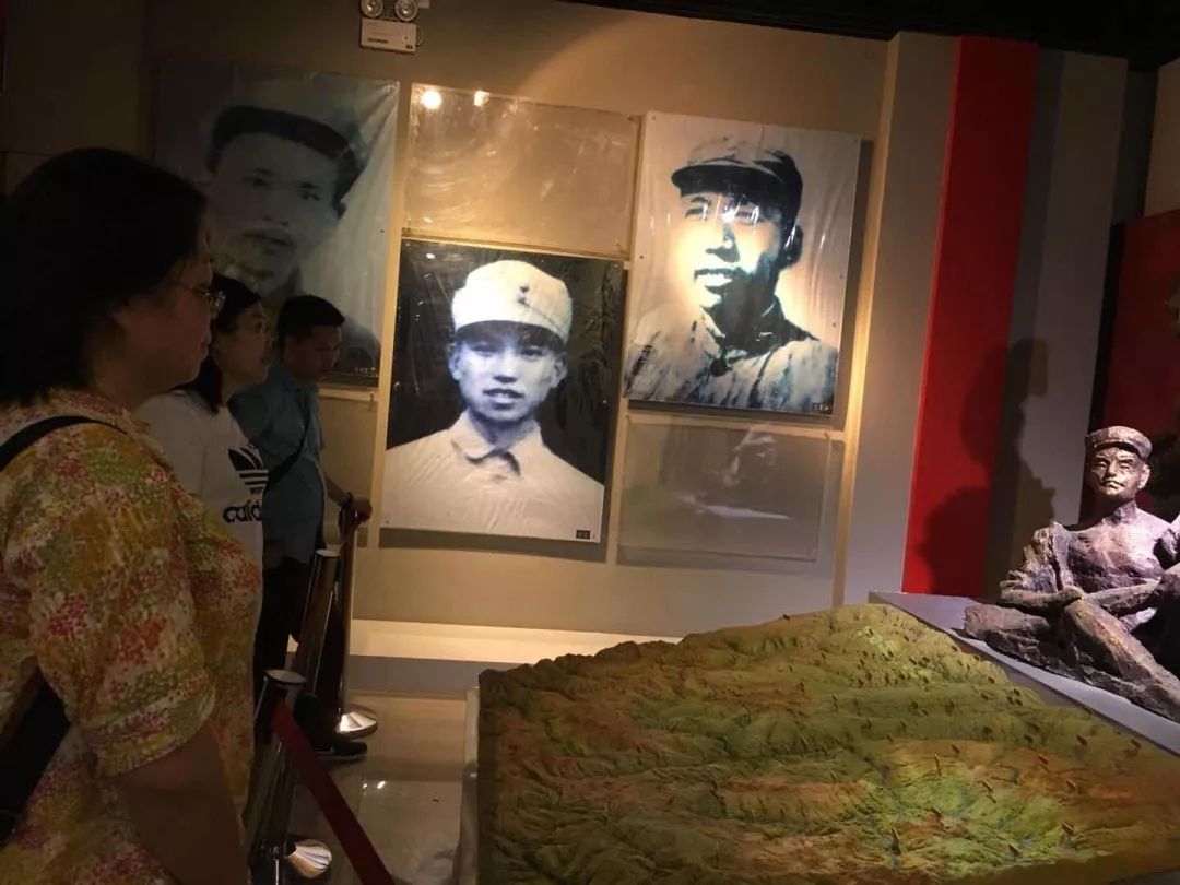 不忘初心 牢记使命丨铜仁市妇幼保健院党支部在困牛山烈士纪念碑前重温入党誓词