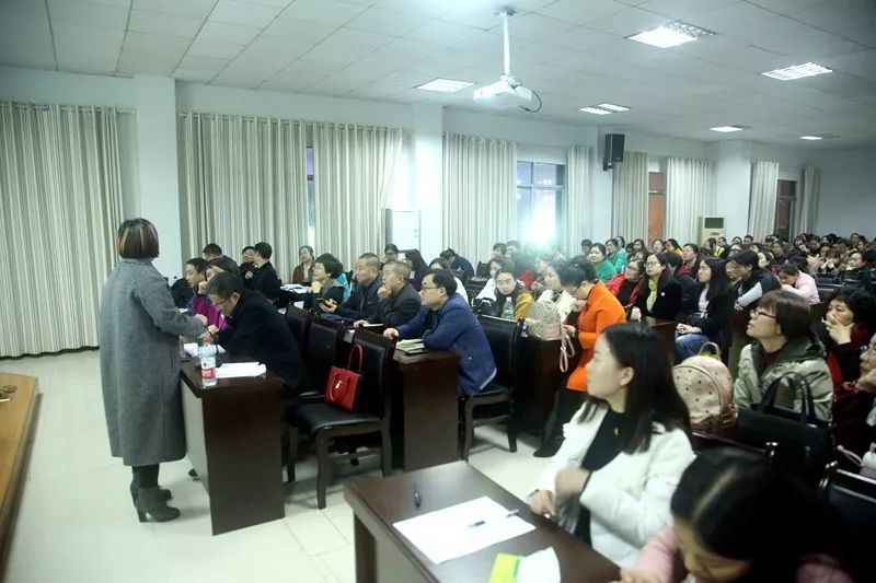 铜仁市妇幼保健院开展习近平总书 记生态文明思想等生态环境 保护法律法规培训会