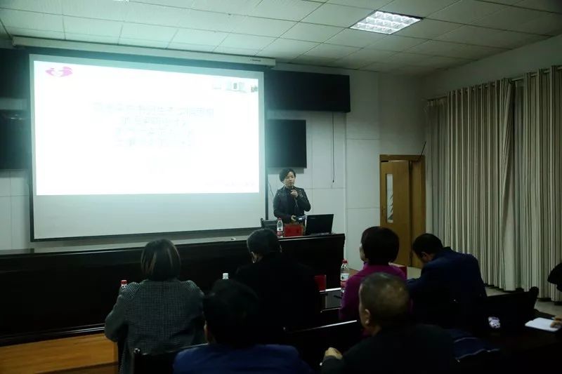铜仁市妇幼保健院开展习近平总书 记生态文明思想等生态环境 保护法律法规培训会