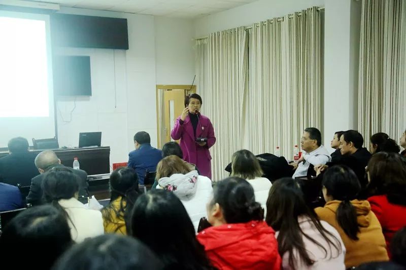 铜仁市妇幼保健院开展习近平总书 记生态文明思想等生态环境 保护法律法规培训会