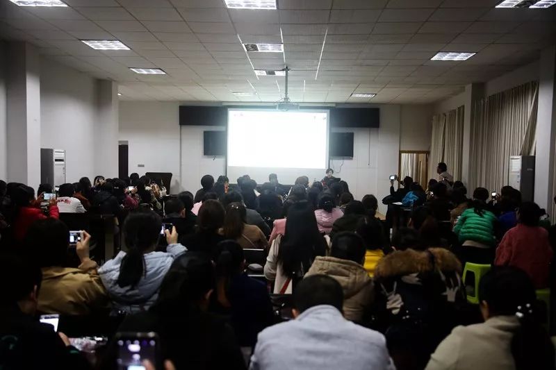 铜仁市妇幼保健院开展习近平总书 记生态文明思想等生态环境 保护法律法规培训会