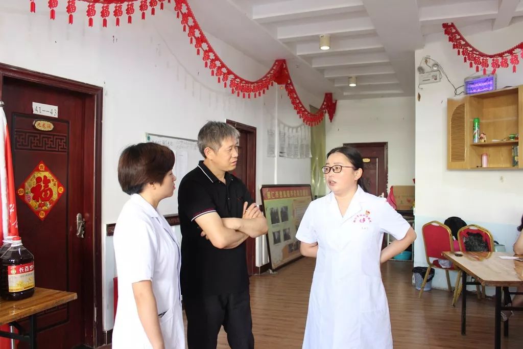 中共铜仁市妇幼保健院总支部委员会走进逸馨园养老院开展“不忘初心、牢记使命”志愿服务活动