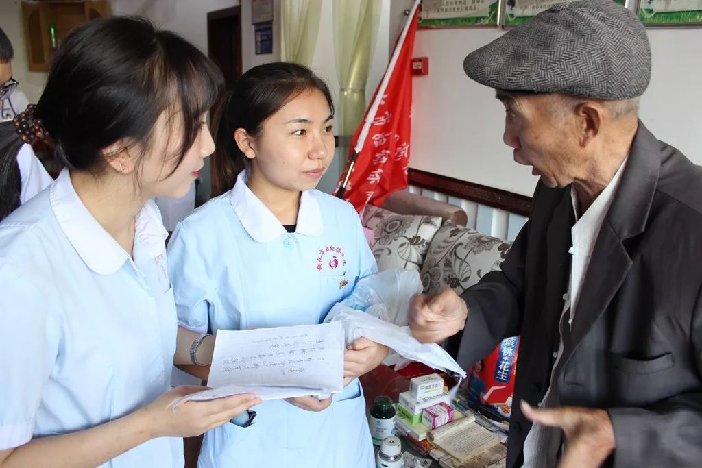中共铜仁市妇幼保健院总支部委员会走进逸馨园养老院开展“不忘初心、牢记使命”志愿服务活动