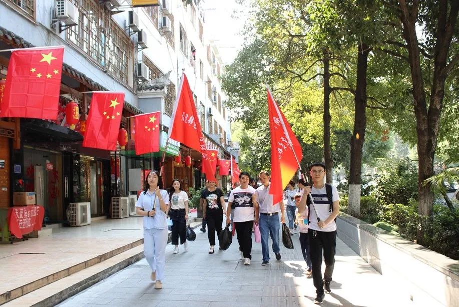 中共铜仁市妇幼保健院总支部委员会走进逸馨园养老院开展“不忘初心、牢记使命”志愿服务活动