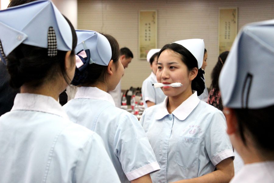 强服务，树形象——我院开展医护礼仪培训