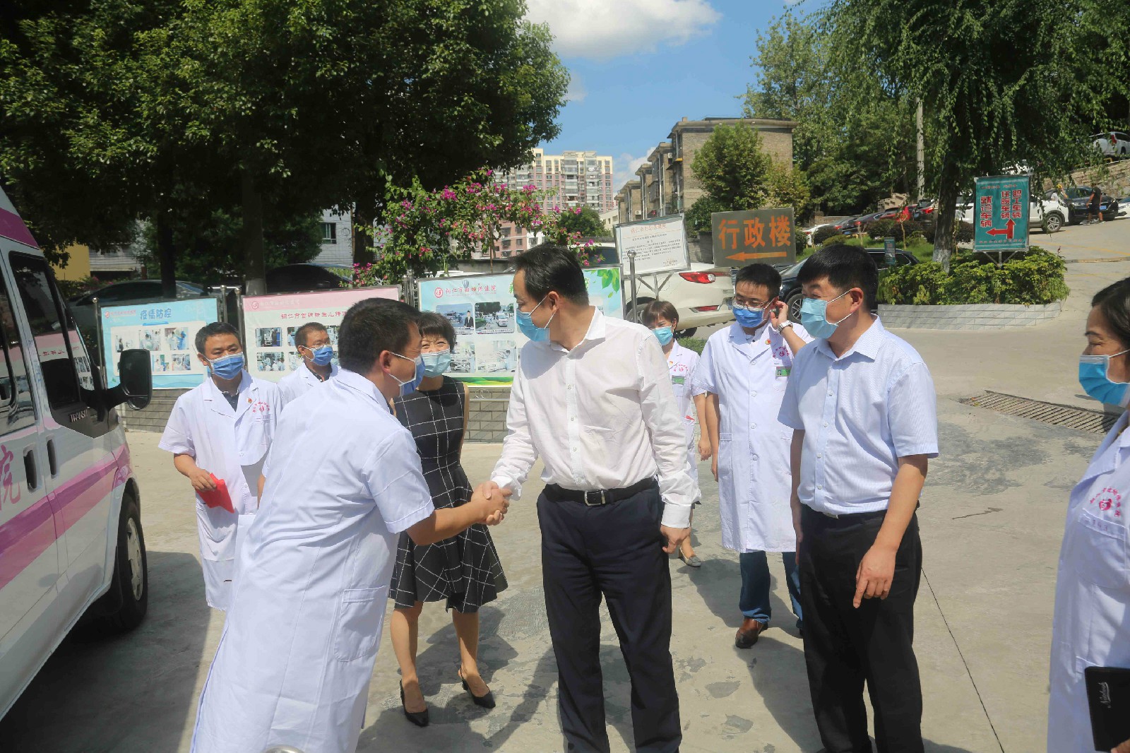 省卫生健康委党组书记、主任李奇勇一行莅临我院调研指导工作
