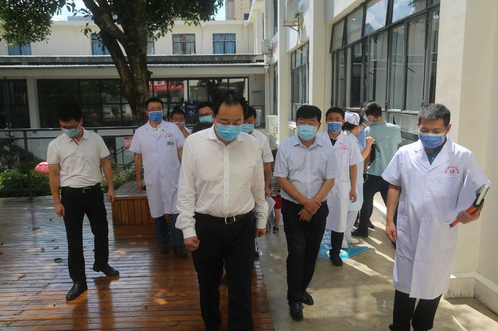 省卫生健康委党组书记、主任李奇勇一行莅临我院调研指导工作