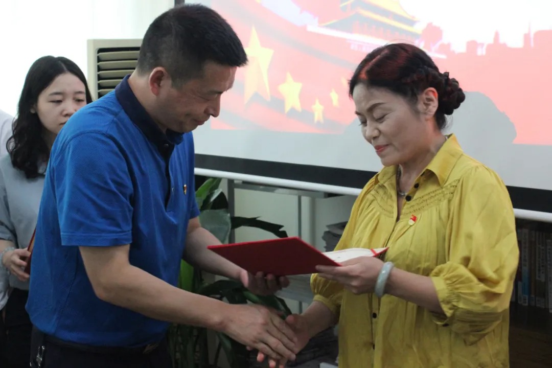 铜仁市妇幼保健院党总支召开庆祝建党99周年表彰大会暨党建工作推进会