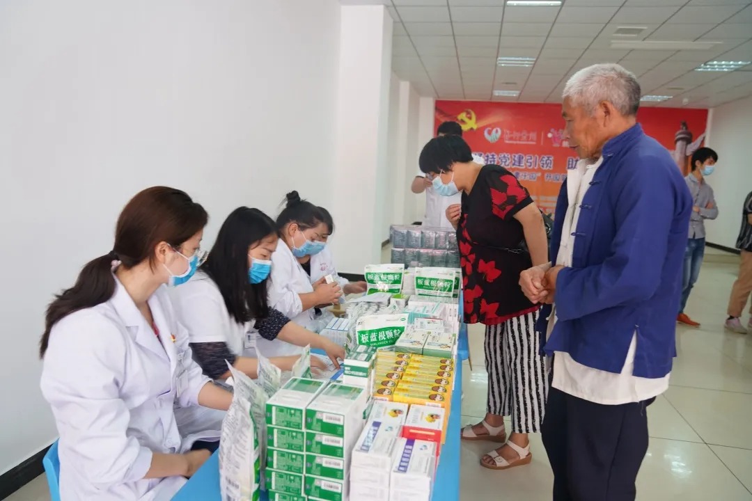 【助力脱贫攻坚 我们在行动】市妇幼保健院党总支组织开展党员志愿服务活动助力脱贫攻坚
