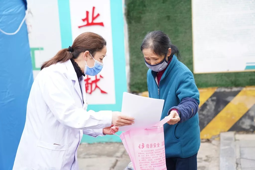 【党建】市妇幼保健院行政后勤党支部活动日积极开展疫情防控宣传工作